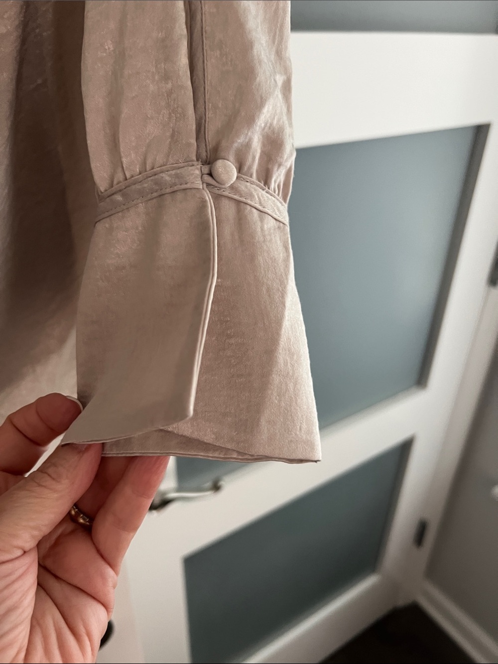 Banana Republic mock, tie neck silver taupe long sleeve blouse. NWT. Size Large - Picture 4 of 6